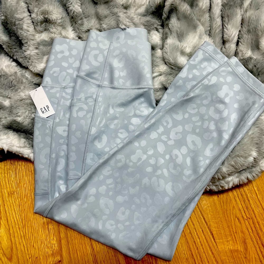 NWT GAPFIT Sculpt Revolution Light Blue Leopard Print Leggings- Large